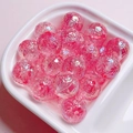 Rosafarbene Glasperlen mit Crackle-Effekt für Schmuck in weißer Keramikschale - 16mm / Rosenrot