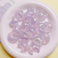 Nahaufnahme von irisierenden lila Mondperlen für DIY-Schmuck und Handyketten - Helllila