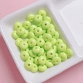 Dettaglio di perline in acrilico verde lime per la creazione di gioielli fai da te - 8mm (Foro 1.5mm) / Verde (05)