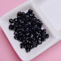 Nahaufnahme von 7mm schwarzen Stern-Perlen aus Legierung für DIY-Schmuck in weißer Schale - 7mm / Schwarz