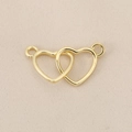 Vista detallada de colgantes de corazones entrelazados chapados en oro 18K con lazos dobles - Dorado