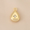 Foto macro de colgante de gota dorado con grabado de estrella polar y circonita brillante - Estilo Gota Estrella (PJ0133) / Dorado