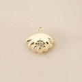 Detalle de colgante de concha chapado en oro de 18K con circonita cúbica brillante - Estilo Forma Concha (PJ0211) / Dorado