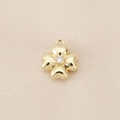 Detalle del colgante de trébol chapado en oro de 18K con circonita sobre tela - Estilo Trébol de Cuatro Hojas (PJ0215) / Dorado