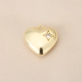 Detalle de colgante de corazón dorado con un diamante brillante y textura de estrella - Estilo Corazón Estrella 3D (PJ0232) / Dorado