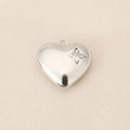 Detalle del colgante de corazón plateado con una piedra de circón y grabado de estrella - Estilo Corazón Estrella 3D (PJ0232) / Plateado