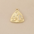 Dettaglio di un ciondolo triangolare placcato oro con casa, albero e zirconi bianchi - Oro (PJ0634)
