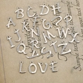 Squisiti orecchini a lettera in rame placcato oro 18 carati con strass scintillanti - Lettera Classica con Strass (PJ0002)-A / Argento