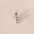 Vue détaillée du pendentif en forme de conque en argent poli pour bijoux DIY - Argent