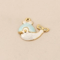 Détail du pendentif baleine avec émail bleu et cristaux brillants sur tissu beige - Bleu (PJ0363-Or Bleu)