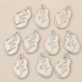 Detailansicht von 10 silbernen Maiglöckchen-Anhängern für DIY-Schmuckherstellung - Silber Stil 4