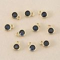 Makroaufnahme von 10 vergoldeten blauen Zirkon-Anhängern für DIY-Schmucksets - Gold Blau