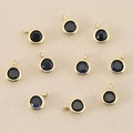 Dettaglio di dieci ciondoli tondi placcati in oro con cristalli sfaccettati blu profondo - Oro Blu Reale
