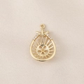 Primer plano de colgante de cobre dorado con circonitas y base de perla para joyería DIY - Estilo Hueco Gota de Agua (PJ0084) / Dorado