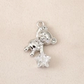 Détail d'un pendentif ours argenté plaqué or 18K avec zircon cubique en forme d'étoile - Style Argenté (PJ0121)