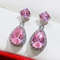 Eleganti orecchini pendenti con zircone rosa a goccia e metallo argentato con cristalli - zirconia rosa