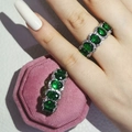 Luxury silver ring with oval green zircons and pavé diamonds in a pink velvet box - US 5 / Green