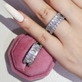 Bague de luxe sertie de zircons ronds et baguettes avec son coffret en velours rose - US 5 / Blanc