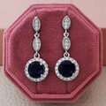 Elegante druppeloorbellen met diepblauwe ronde edelstenen en zilveren zettingen - Blauw