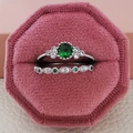 Zilveren ringen set met ronde groene zirkoon en pavé-stenen in roze fluwelen doosje - US 5 / Groen