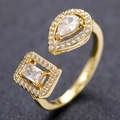 Verstellbarer Goldring mit Zirkonia im Birnen- und Smaragdschliff mit Halo-Fassung - Einstellbar Offen / Gold + Weißer Zirkon