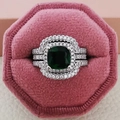 Three-piece luxury bridal ring set with emerald green stone in pink velvet box - Size 5 / Green