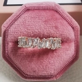 Macro shot of rectangular zircon stones on a rose gold ring in a velvet gift box - US 5 / Rose Gold