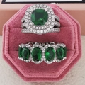 Set de anillos con esmeralda verde y banda de plata en joyero de terciopelo rosa - Talla 5 / Set de 2 piezas Halo cojín(r4898-r4574) / Verde