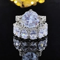 Ensemble de bagues de mariée en argent avec pierre ronde émeraude et diamants ovales - Taille 5 / Ensemble Pavé avec Pierre Centrale Ronde (R1805-R4574) / Blanc