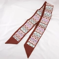 Lange zijden sjaal in diep roodbruin met gepixelde etnische geometrische patronen - Karamel Pop-artstijl