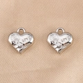 Ciondolo a cuore in argento lucido con rosa sbalzata e scritta LOVE per gioielli DIY - Stile Lettera LOVE / 100 Pezzi/Confezione (14.5x14.4mm) / Color Acciaio