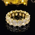 Luxuriöser vergoldeter Ring mit einem vollen Kreis aus ovalen weißen Zirkonia-Steinen - 5 / Golds Ovaler Stil (R5343) / Gold
