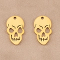 Zwei goldene Totenkopf-Anhänger aus Edelstahl mit Hohlraum-Design für DIY-Schmuckherstellung - Wütender Totenkopf Stil / Stahlfarben