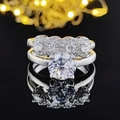 Set de anillos de novia de plata con diamante redondo central y banda con pavé - Talla 5 / Combinación Redonda Clásica de Garras (R5001-R4324C)