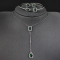 Elegantes Schmuckset aus 925er Silber mit grünen Edelsteinen im Smaragdschliff - Smaragdgrüne 3-teilige Kollektion (Halskette+Armreif+Ohrringe) / Grün
