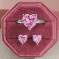 Schmuckset mit rosa Herz-Ring und Ohrringen in einer rosa Samtbox - Größe 9 / Rosa