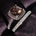 Conjunto de anillos de lujo con cuarzo ahumado y banda pavé en estuche de joyería - Talla 5 / Juego de Halo de Cojín Marrón (R4211A-Blanco-R820-Marrón)