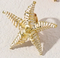 Macro di gioiello a forma di stella marina in smalto bianco con eleganti dettagli oro - Oro d'imitazione bianco (X2413)