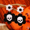 Pendientes de acrílico de Halloween con calavera y flores sobre un fondo naranja vivo - Estilo Esqueleto Flor Blanco y Negro