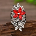 Großer Vintage-Ring mit roten Marquise-Steinen und verzierten Silber-Details - Rot Altsilber