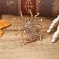 Anillo de araña gótica dorada con cristales y piedras verdes para estilo Halloween - Chapado en Oro