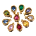 Détail macro de pendentifs gouttes en cristal coloré avec montures dorées pour bijoux DIY - Strass Larme à Double Boucle (Base Dorée) / 10 Pièces/Paquet (12x6.5mm) / Multicolore
