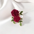 Broche élégante roses en velours rouge avec feuilles en émail vert et perle blanche - Bague Imitation Or Rouge (X2392)