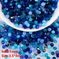 Vista macro detallada de cuentas de cristal azul de 4mm con orificio de 1mm - Azul Mar Profundo