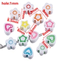 Set cuentas acrílicas colores flores corazones estrellas para joyería DIY con agujero 1mm - 50 Piezas/Bolsa / Base blanca de forma mixta con borde de color (Corazón/Flor/Estrella)