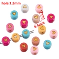 Cuentas de corazón acrílico de 7mm en colores mixtos con agujero de 1,2mm para DIY - 50 Piezas/Bolsa / Cuentas redondas planas de colores mezclados con corazón dorado