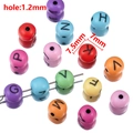 Cuentas de acrílico coloridas con letras negras para joyería DIY y pulseras personalizadas - 50 Piezas/Bolsa / Cuentas redondas de colores mezclados con alfabeto negro