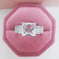 Anillo de plata con circonita AAA cuadrada en caja de regalo de terciopelo rosa para mujer - US 6 / Plateado