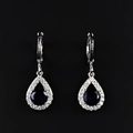 Boucles d'oreilles en argent avec saphir bleu poire et entourage de diamants brillants - Bleu