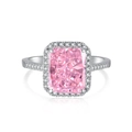 Bague de luxe rose taille princesse avec halo de diamants sur fond blanc épuré - Style Taille Radiant Rectangulaire avec Halo (DY120527)